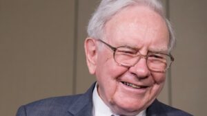 Warren Buffett Warms to Generative AI, Still Anti-Bitcoin