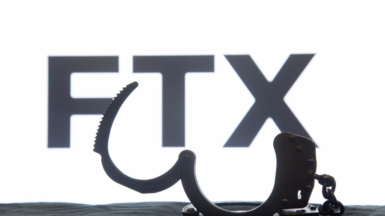 FTX Probes Former Executive, Lawsuit Exposes Attempts to Silence Staff