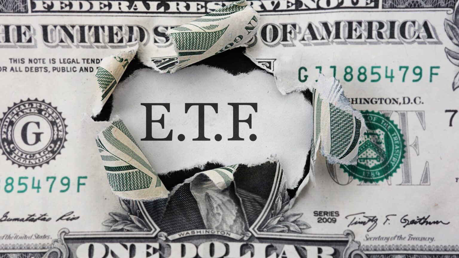 SEC’s Ruling for Grayscale Opens a New Fee Battle in the ETF Arena